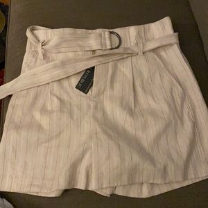 Banana Republic High-Rise 4” Linen Cotton Short